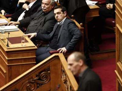 Greek Prime Minister Alexis Tsipras (C) listens to the speech of Greek Finance Minister Yanis Varoufakis (bottom) before a vote of confidence at the parliament in Athens February 10, 2015. Athens is not seeking a clash with its European partners but cannot exclude one, Varoufakis told parliament on the eve of a crucial euro zone finance ministers' meeting to discuss the country's future. REUTERS/Alkis Konstantinidis (GREECE - Tags: POLITICS BUSINESS)