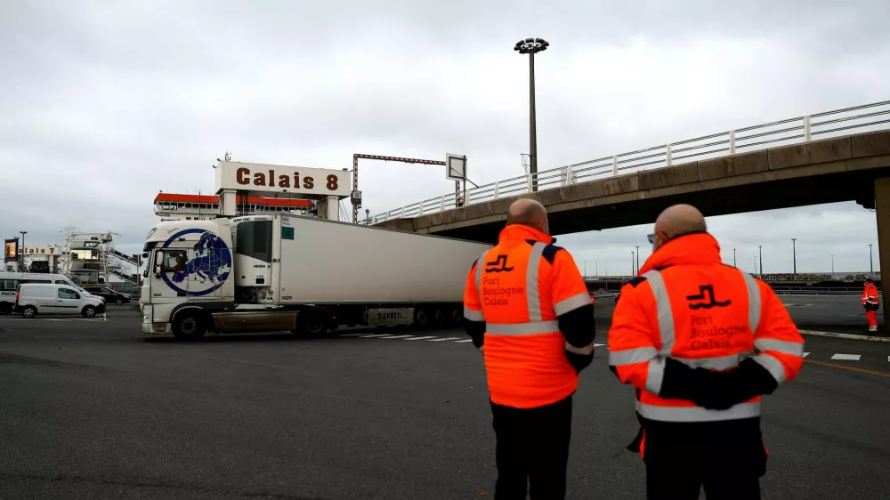 01 January 2021, France, Calais: Trucks arrive at the harbour of Calais after crossing from Britain on the day that the Brexit transition period ends and Britain leaves the EU single market and customs union four-and-a-half years after voting to leave the bloc. Hundreds of heavy goods vehicles early Friday passed through the Channel Tunnel connecting Britain and France "without any problem", its operator said, dispelling fears of immediate snarl-ups as Brexit took effect. Photo: Sameer Al-Doumy/AFP/dpa