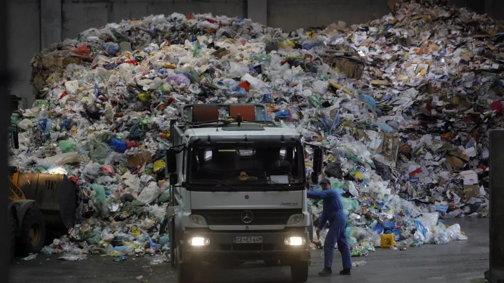 zbirnimi center odpadkov Bukovžlak- RCERO Celje - Regionalni center za ravnanje z odpadki - sodoben regijski projekt, v katerega je vključeno 24 občin Savinjske regije, odlagali&scaron;če odpadkov - //FOTO: Luka Cjuha
