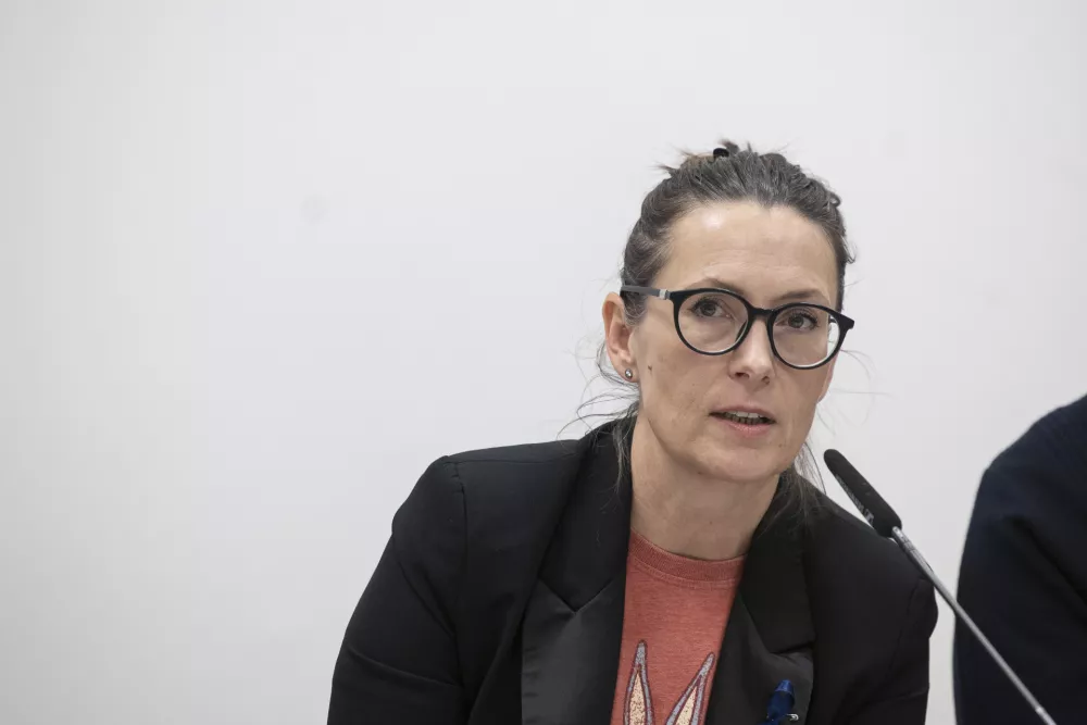 Ko rak spremeni življenje: Na dober dan je plesala in si nadela rdečo &scaron;minko