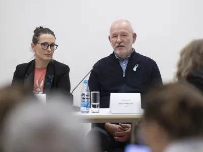 Ko rak spremeni življenje: Na dober dan je plesala in si nadela rdečo &scaron;minko