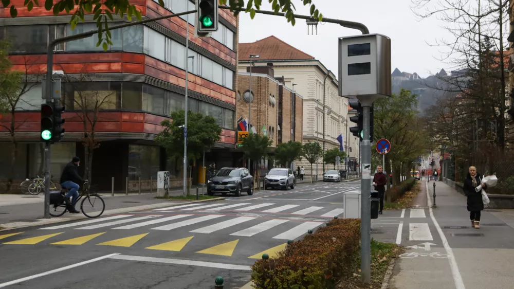 V Ljubljani že 31 lokacij za radarje: Večina jih podpira, pe&scaron;čica vandalizira