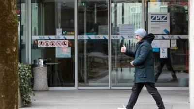 Dvojni status: novi predvolilni bonbončki za upokojence