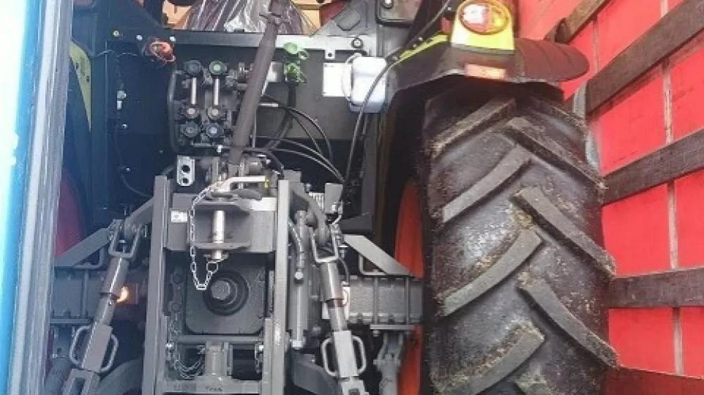 Nepridipravi so ukradli tri traktorje. 