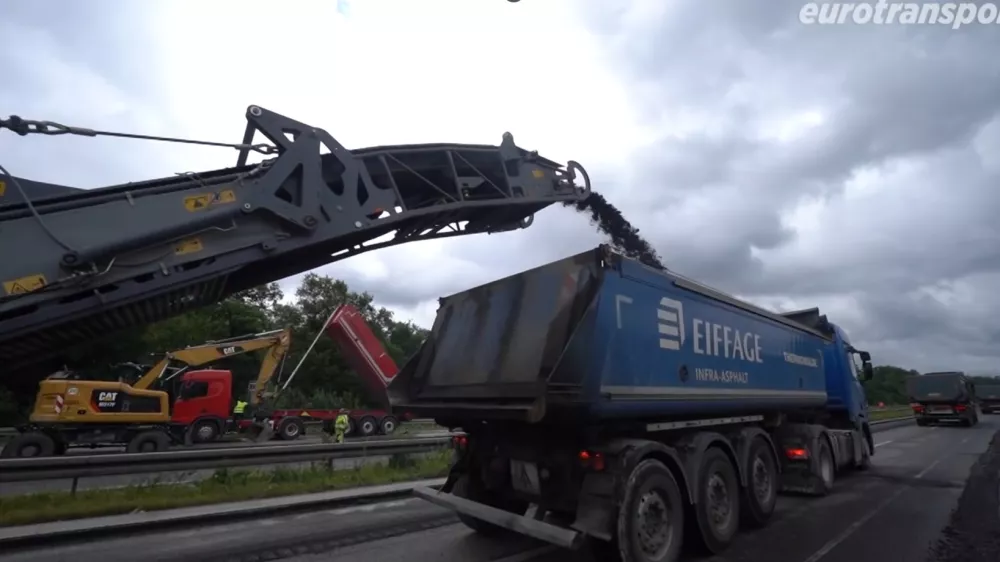 Začeli so po načrtih in končali ob točno določeni uri. / Foto: Zajem Zaslona