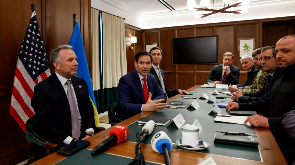 FILE PHOTO: U.S. Secretary of State Marco Rubio, U.S. Special Envoy Steve Witkoff, and U.S. President Donald Trump's son-in-law Jared Kushner meet with Secretary of Ukraine's National Security and Defence Council Rustem Umerov and other members of a Ukrainian delegation in Hallandale Beach, Florida, U.S., November 30, 2025. REUTERS/Eva Marie Uzcategui/File Photo