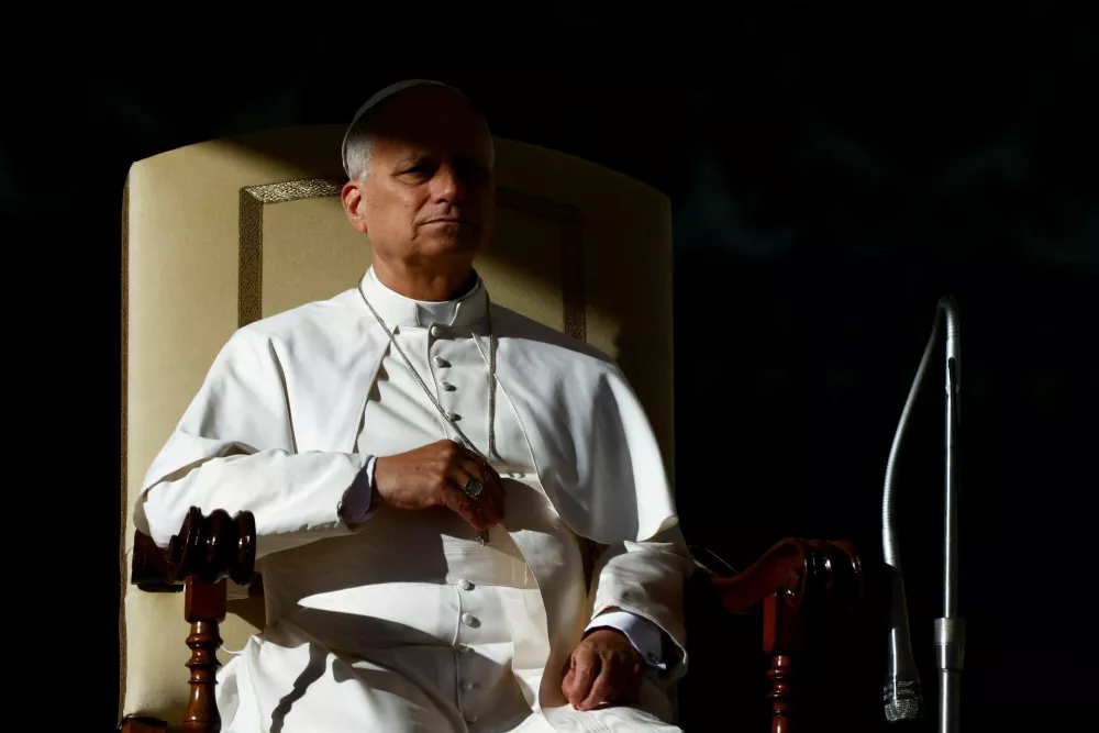 Pope Leo XIV holds an audience for the Jubilee in Saint Peter's Square at the Vatican, December 6, 2025. REUTERS/Vincenzo Livieri   TPX IMAGES OF THE DAY