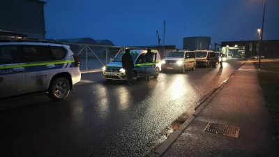 Policisti murskosoboške policijske uprave so po klicu občana izsledili in prijeli 40-letnega moškega, ki naj bi v četrtek na Hrvaškem umoril svakinjo, partnerko pa hudo ranil. 