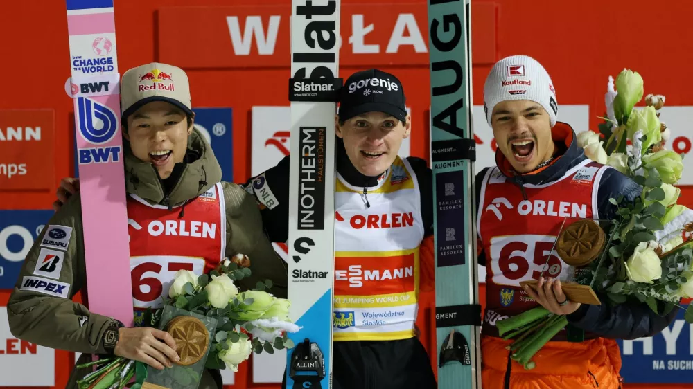 Domen Prevc do obeh zmag po pravi drami