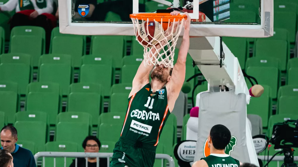 Jaka Blažič je na tekmi proti Iliriji presegel 5000 doseženih točk v dresu Olimpije, kar je v celotni zgodovini kluba uspelo le velikanom Ivu Daneuu, Vinku Jelovcu, Petru Vilfanu, Du&scaron;anu Hauptmanu in Slavku Kotniku. Foto: ABA