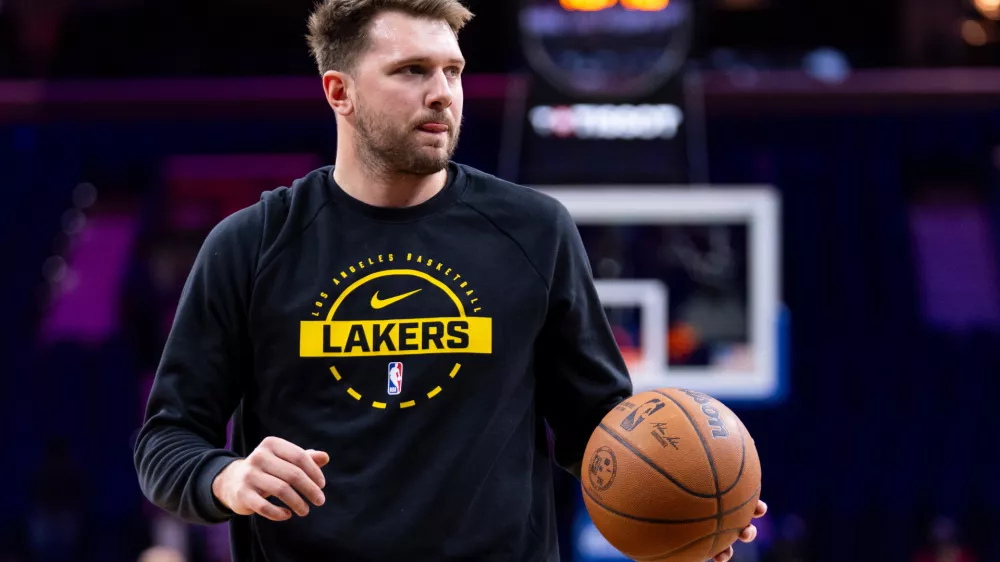 Los Angeles Lakers' Luka Doncic warms up prior to an NBA basketball game against the Philadelphia 76ers, Sunday, Dec. 7, 2025, in Philadelphia. (AP Photo/Chris Szagola)