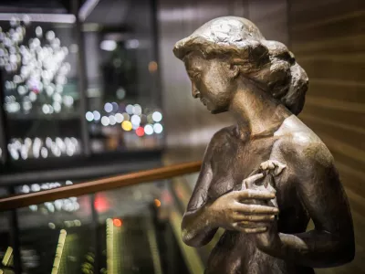 Ljubljana, Grand Plaza Hotel.Tretja drazba umetnin Galerije in drazbene hise Sloart.