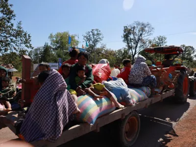 People flee amid clashes between Thailand and Cambodia along a disputed border area, in Oddar Meanchey Province, Cambodia, December 8, 2025. Agence Kampuchea Press/Handout via REUTERS  THIS IMAGE HAS BEEN SUPPLIED BY A THIRD PARTY. NO RESALES. NO ARCHIVES.