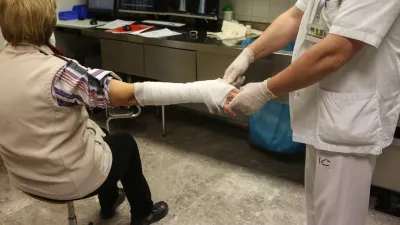 - Mavčarna - zaradi številnih padcev, zvinov in zlomov aktivirali zeleni alarm za množične nesreče - 13.01.2017 - Urgenca - Urgentni kirurški blok UKC - Univerzitetni klinični center v Ljubljani - povečano število poškodb zaradi vremenskih razmer -   //FOTO: Luka Cjuha.