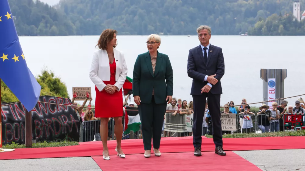 - Tanja Fajon, zunanja ministrica in gostiteljica foruma,- Robert Golob, predsednik vlade RS,- Nata&scaron;a Pirc Musar, predsednica RS,- 03.09.2024. - Blejski strate&scaron;ki forum 2024.//FOTO: Bojan Velikonja