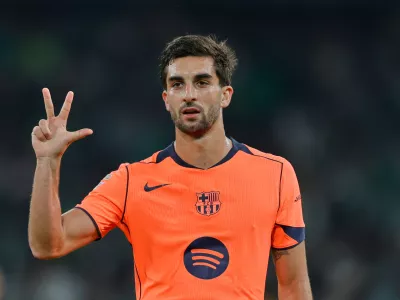 Barcelona's Ferran Torres celebrates after scoring his side 4th goal and his third goal of the game during the Spanish La Liga soccer match between Real Betis and Barcelona in Seville, Spain, Saturday, Dec. 6, 2025. (AP Phot/Manu Reino)