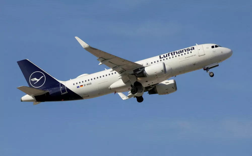 FILE PHOTO: An Airbus A320-214 passenger aircraft of Lufthansa airline, takes off from Malaga-Costa del Sol airport, in Malaga, Spain, May 3, 2024. REUTERS/Jon Nazca/File Photo