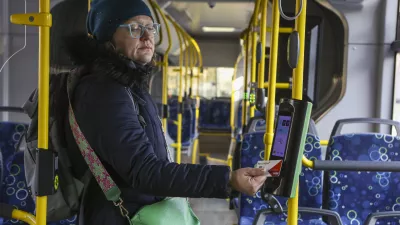 - 29.11.2023 &ndash; Ljubljanski potni&scaron;ki promet (LPP) - predstavitev nove digitalne re&scaron;itve - plačevanje avtobusnih vozovnic s plačilnimi karticami na mestnih in medkrajevnih linijah - //FOTO: Luka Cjuha