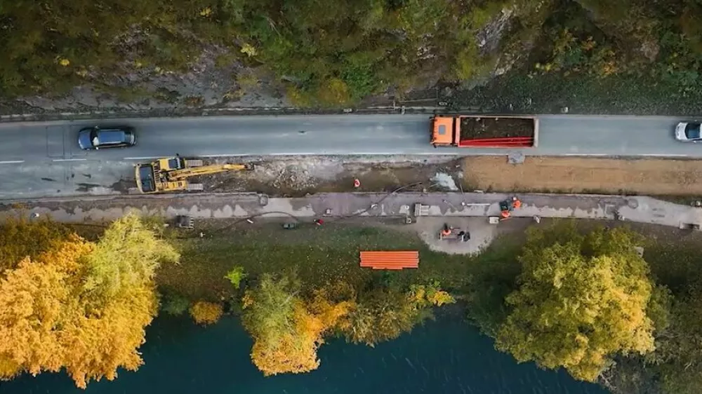 Globe za prekr&scaron;karje: kljub zapori se sprehajajo okoli Blejskega jezera