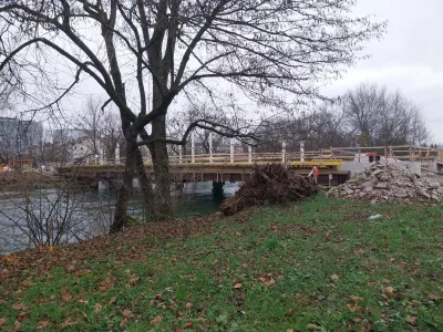 Novi most v Ljubljani, dolg 72 metrov, že dobiva obliko
