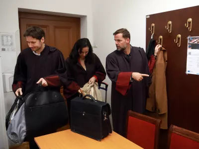 Obramba sodnici očita, da je policijska poročila brala kot sveto pismo