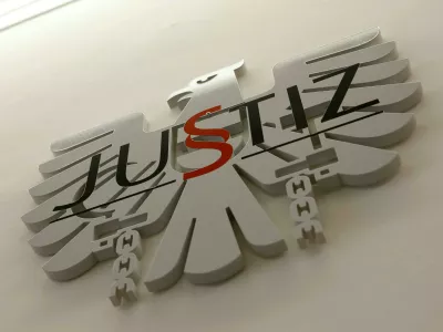 10 December 2025, Austria, Graz: The logo of justice in a courtroom at Graz East District Court. An Austrian court on Wednesday acquitted two surgeons working at a teaching hospital in Graz of a charge that they allowed a 12-year-old girl to participate in a neurosurgery operation. Photo: Erwin Scheriau/APA/dpa