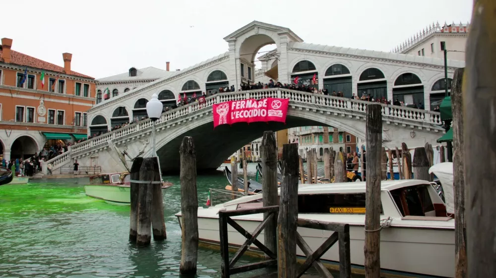 A handout photograph taken and released on November 22, 2025, by Extinction Rebellion Press Office, shows the dyed green waters of Grand Canal, under the Rialto Bridge, in Venice during the "Stop Ecocide" demonstration origanized by Extinction Rebellion.,Image: 1053924312, License: Rights-managed, Restrictions: RESTRICTED TO EDITORIAL USE - MANDATORY CREDIT "AFP PHOTO / Extinction Rebellion Press Office" - HANDOUT - NO MARKETING NO ADVERTISING CAMPAIGNS - DISTRIBUTED AS A SERVICE TO CLIENTS, ***HANDOUT image or SOCIAL MEDIA IMAGE or FILMSTILL for EDITORIAL USE ONLY! * Please note: Fees charged by Profimedia are for the Profimedia's services only, and do not, nor are they intended to, convey to the user any ownership of Copyright or License in the material. Profimedia does not claim any ownership including but not limited to Copyright or License in the attached material. By publishing this material you (the user) expressly agree to indemnify and to hold Profimedia and its directors, shareholders and employees harmless from any loss, claims, damages, demands, expenses (including legal fees), or any causes of action or allegation against Profimedia arising out of or connected in any way with publication of the material. Profimedia does not claim any copyright or license in the attached materials. Any downloading fees charged by Profimedia are for Profimedia's services only. * Handling Fee Only ***, Model Release: no