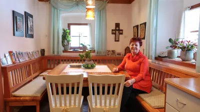 Vrbanova domačija, Brode v Poljanski dolini, lastnica Slavica Peternel, nagrada &Scaron;ole prenove za obnovo, spomenik lokalnega pomena / Foto: Nata&scaron;a Bucik Ozebek