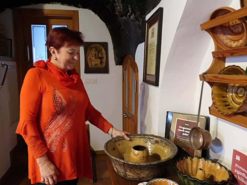 Vrbanova domačija, Brode v Poljanski dolini, lastnica Slavica Peternel, nagrada &Scaron;ole prenove za obnovo, spomenik lokalnega pomena / Foto: Nata&scaron;a Bucik Ozebek