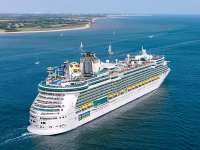 Križarka na poti. Slika je simbolična.