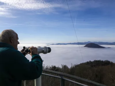 12.12.2025 - reportaža megla - megla v Ljubljani - ljubljanska megla - Ra&scaron;ica razgledni stolpFoto: Luka Cjuha