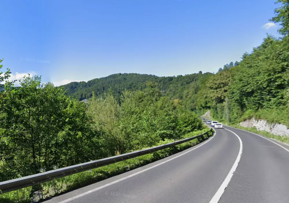 Do trčenja je menda pri&scaron;lo nedaleč od tega ovinka. 