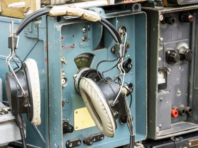 Analogna tehnologija je za voja&scaron;ke namene &scaron;e vedno zanimiva. / Foto: Istock