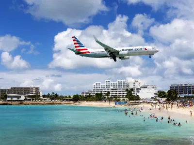 Letalo pred pristankom. / Foto: iStock