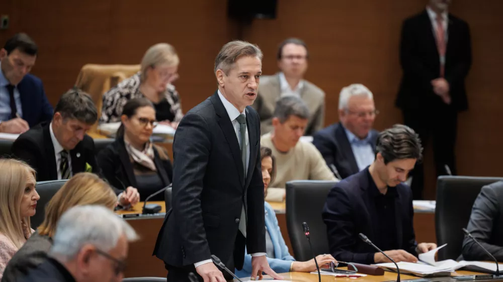 Ljubljana, DZ.Zacetek redne seje DZ s poslanskimi vprasanji premierju Robertu Golobu in ministrski ekipi.Predsednik vlade Robert Golob.