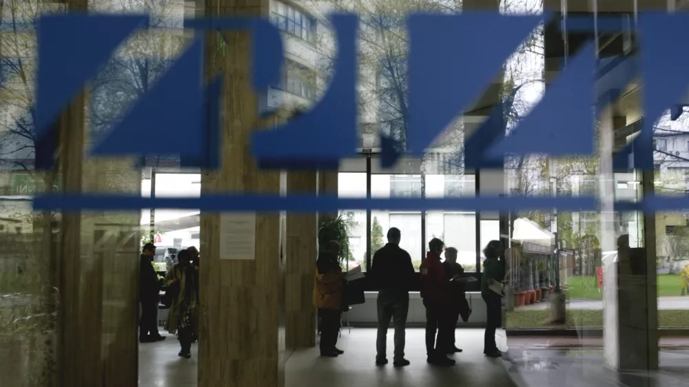 - ilustrativna fotografija - upokojenci - pokojnine- ZPIZ - Zavod za pokojninsko in invalidsko zavarovanje Slovenije, Kolodvorska 15, //FOTO: Bojan Velikonja