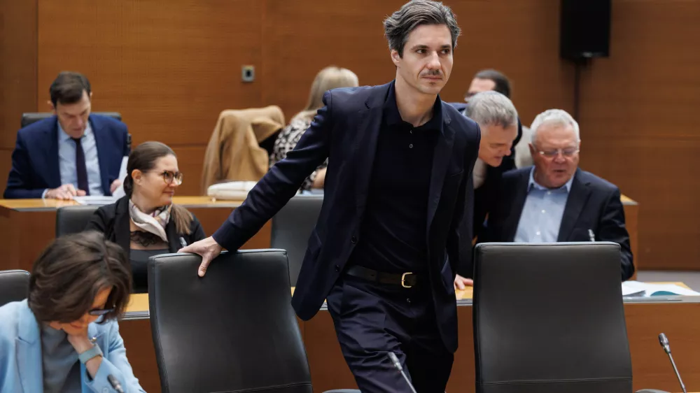 Obeta se nova fronta: po zimskem regresu na tapeti tudi minimalna plača