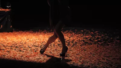  - simbolična fotografija - ženska, ženske noge, visoke pete, prostitucija //FOTO: Luka Cjuha