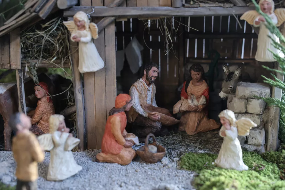 Krajani so jaslice postavili v vse skrite kotičke v vasi