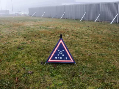 - simbolična fotografija Mediji-14.12.2025. - Obsežen požar skladi&scaron;ča in logističnega centra SPAR Slovenija.- gasilci,//FOTO: Bojan Velikonja