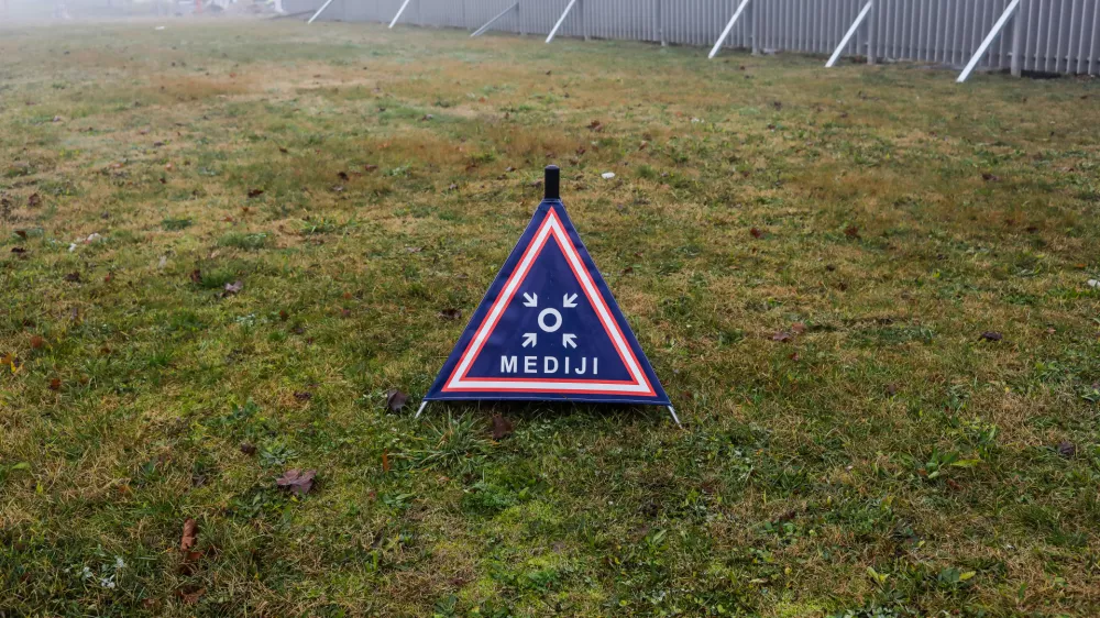 - simbolična fotografija Mediji-14.12.2025. - Obsežen požar skladi&scaron;ča in logističnega centra SPAR Slovenija.- gasilci,//FOTO: Bojan Velikonja