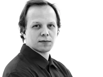 Miha Turk- Redakcija Dnevnik 2024 - portreti za komentarje in kolumne - kolumnisti - komentatorji &ndash; novinarji - portret //FOTO: Luka Cjuha