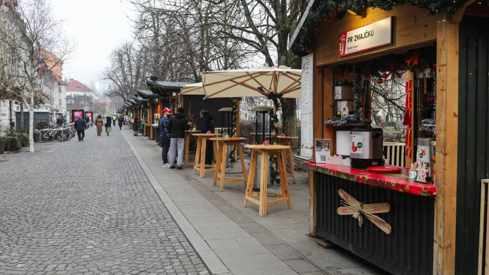 - 09.12.2025. - Praznični božično novoletni sejem v Ljubljani.//FOTO: Bojan Velikonja
