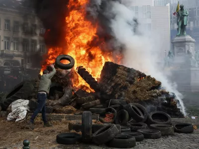 Protesters burn tyres on a square near the European Parliament, as farmers protest against the EU-Mercosur free-trade deal between the European Union and the South American countries of Mercosur, on the day of a European Union leaders' summit, in Brussels, Belgium, December 18, 2025. REUTERS/Yves Herman