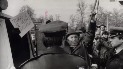 - Miting resnice - 1. december1989 Ljubljana božur milica / Foto: Nace Bizilj