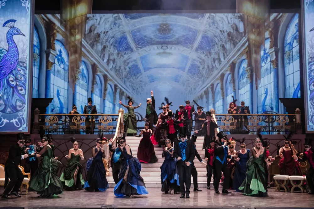 V koprodukciji SNG Opera in balet Ljubljana in Cankarjevega doma bo jutri v Gallusovi dvorani premiera Netopirja skladatelja Johanna Straussa ml. F Darja &Scaron;travs Tisu