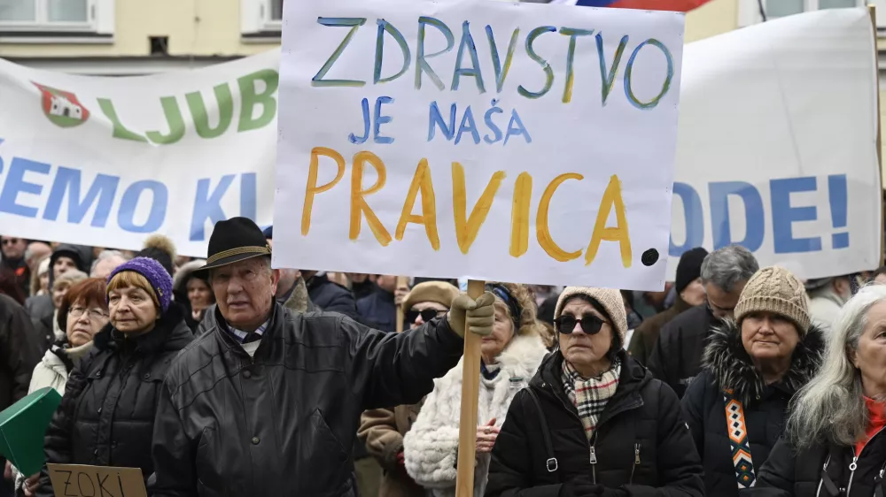  - 27.02.2023 &ndash; Piratska stranka Slovenije - protestna akcija pred Mestno hi&scaron;o Mestne občine Ljubljana - naziv akcije "Protestna čajanka proti uničevanju ljubljanskega zdravstva". Protest Pirati -//FOTO: Nik Erik Neubauer