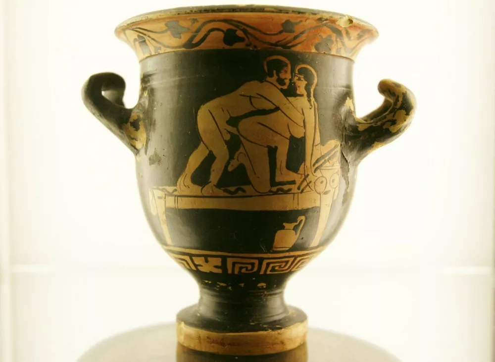 A Greek vase depicting a copulating couple dated 500 BC is on display at the exhibition '100 000 Jahre Sex' (100 000 Years Sex) at 'Kulturforum Burgkloster' exhibtion hall in Luebeck, Germany, 16 July 2008. The exhibition runs from 19 July 2008 to 19 October 2008. Photo: MAURIZIO GAMBARINI,Image: 58522302, License: Rights-managed, Restrictions:, Model Release: no