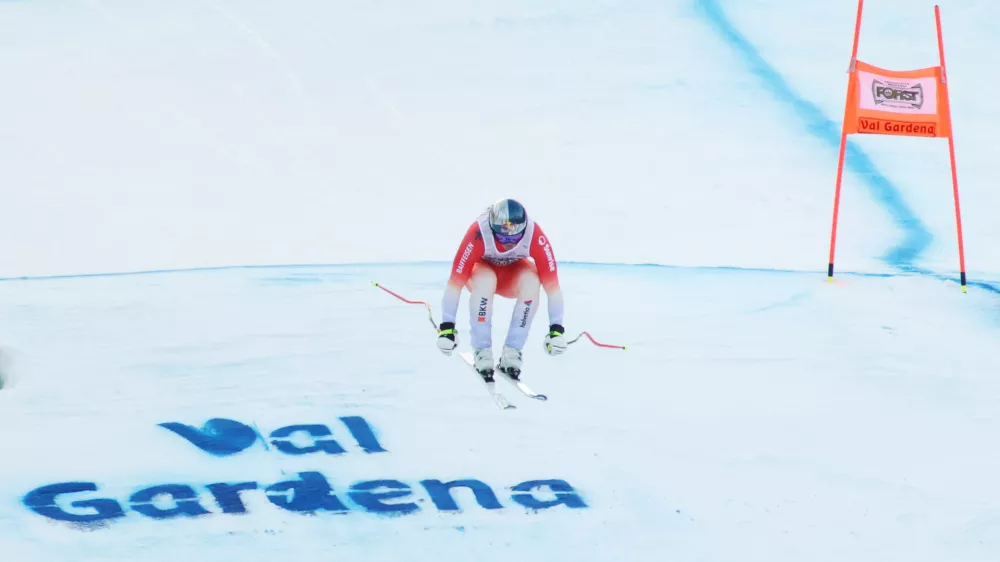 Alpine Skiing - FIS Alpine Ski World Cup - Men's Downhill - Val Gardena, Italy - December 20, 2025 Switzerland's Franjo Von Allmen in action REUTERS/Leonhard Foeger
