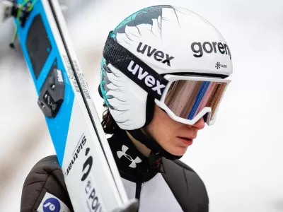 Planica, Nordijski center.Trening slovenske zenske in moske reprezentance v smucarskih skokih.Smucarska skakalka Nika Prevc.